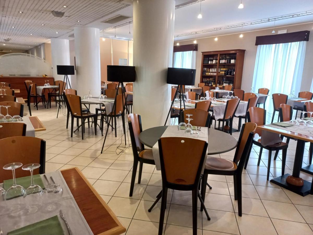 Una Hotels Occhiobello Luaran gambar