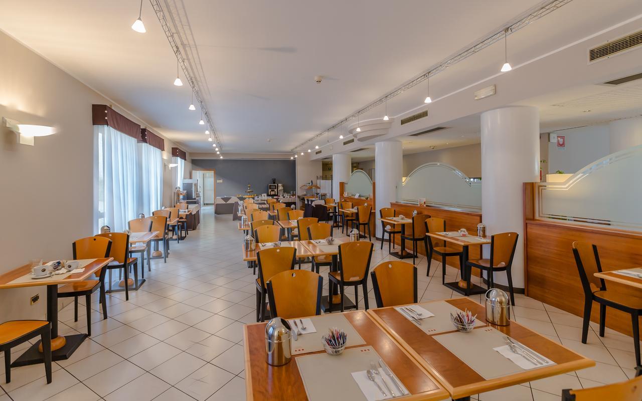 Una Hotels Occhiobello Luaran gambar