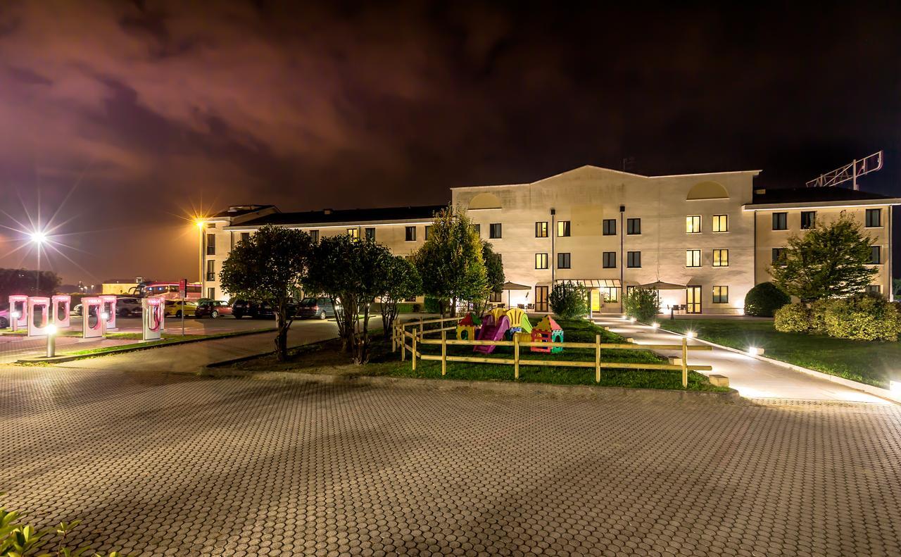 Una Hotels Occhiobello Luaran gambar
