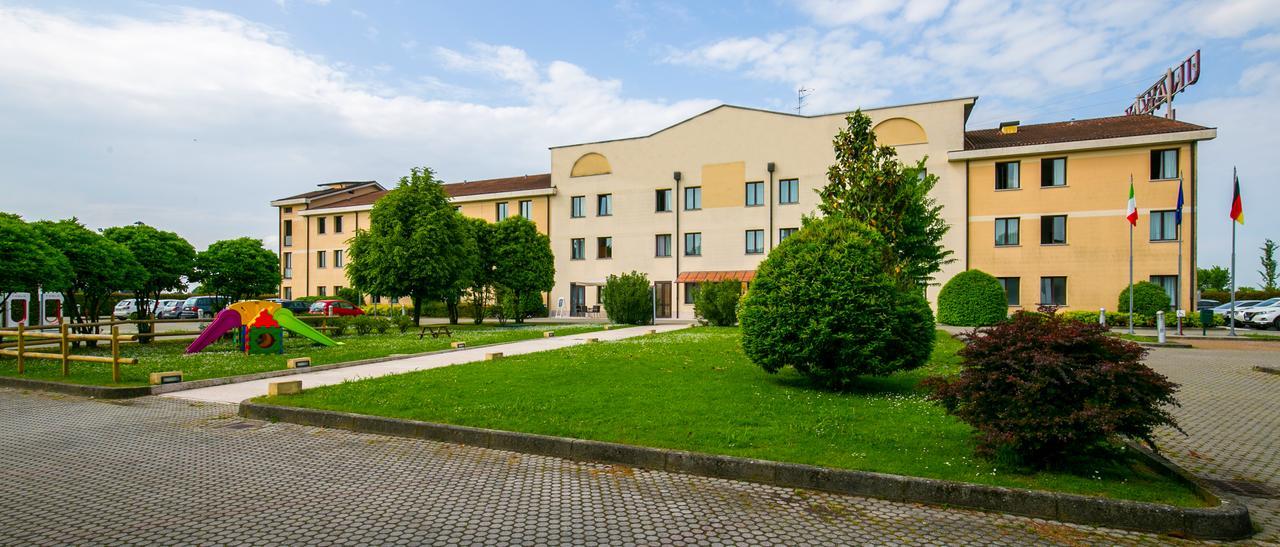 Una Hotels Occhiobello Luaran gambar