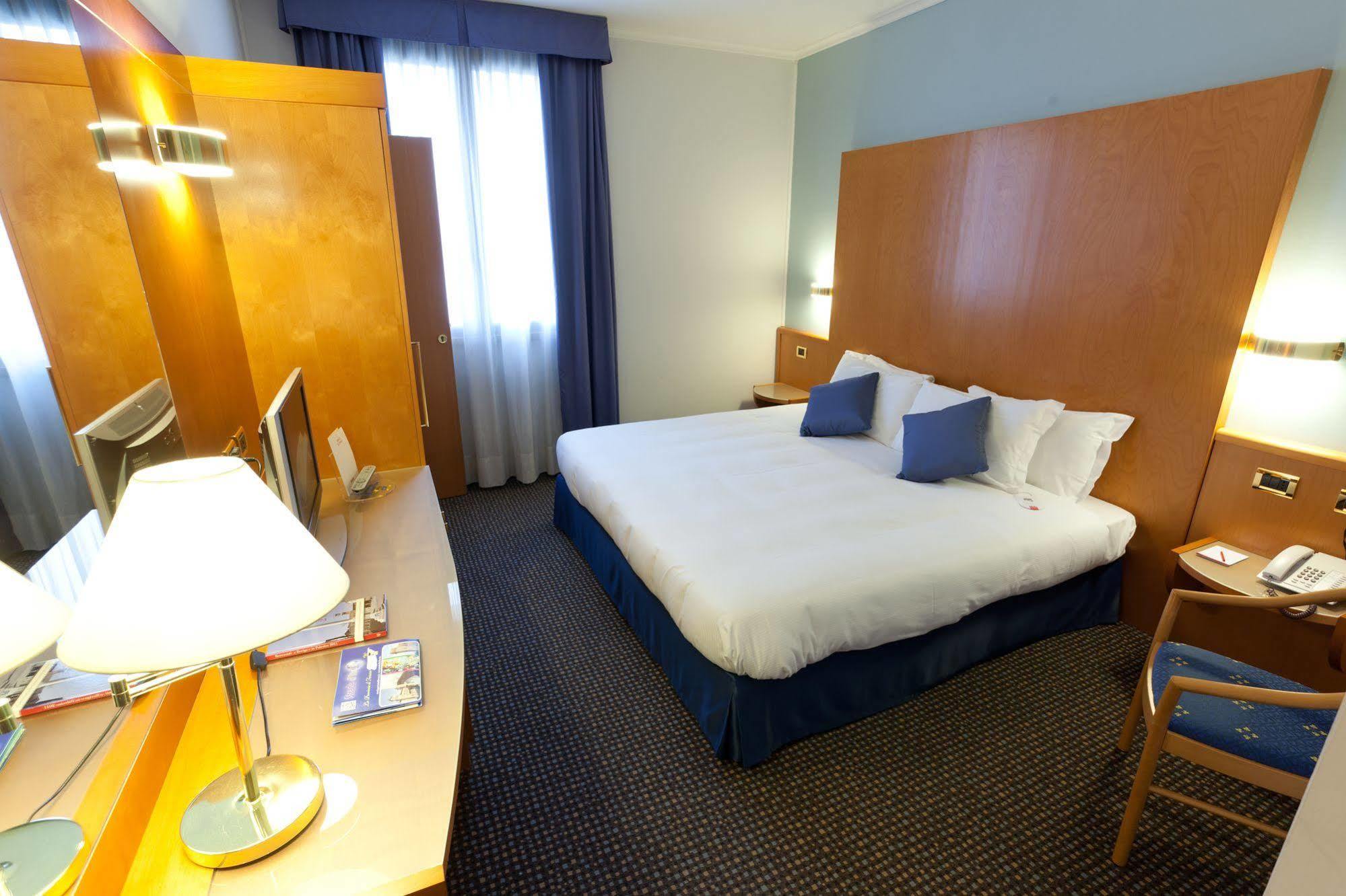 Una Hotels Occhiobello Luaran gambar